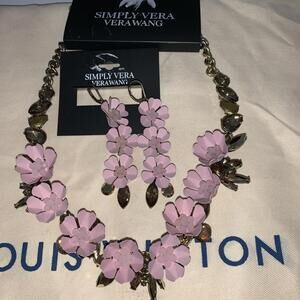 Simply Vera Wang 3D White Flower Statement Necklace And Earrings Brand New